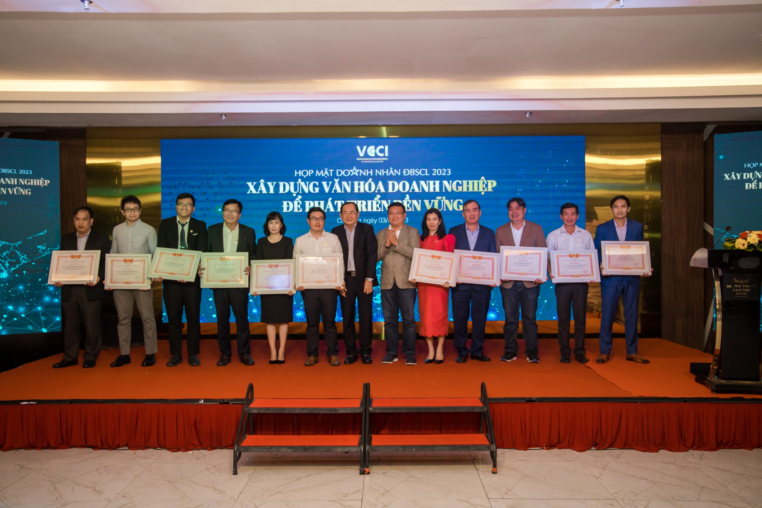 Họp mặt doanh nhân và tôn vinh các doanh nghiệp Đồng bằng sông Cửu Long năm 2023